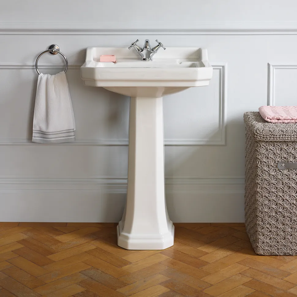 Ideal Standard Waverley 560mm Basin & Full Pedestal