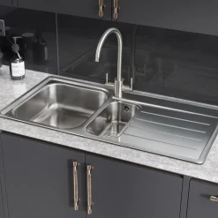 Rangemaster Oakland 1.5 Bowl Brushed Stainless Steel Sink & Waste Kit with Right Hand Drainer - 985 x 508mm