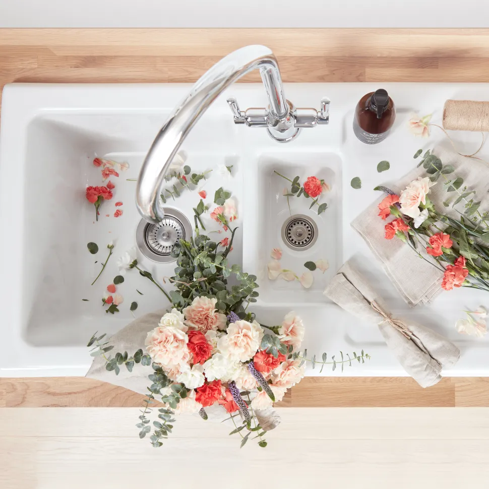 Rangemaster Rustic 1.5 Bowl White Ceramic Sink & Waste Kit with Reversible Drainer - 1000 x 500mm